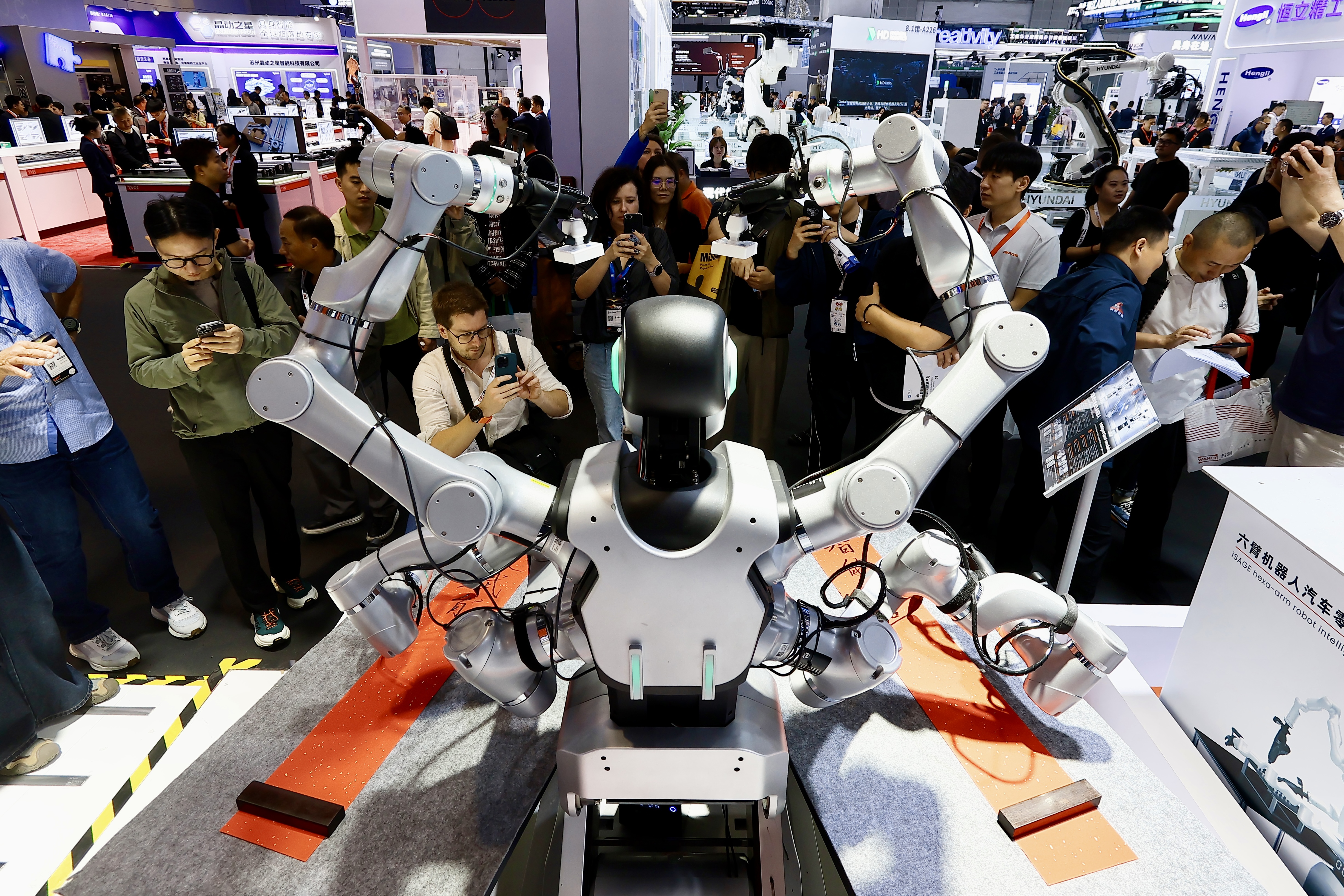 AI and IC Innovations Take Center Stage at China's Premier Industrial Show