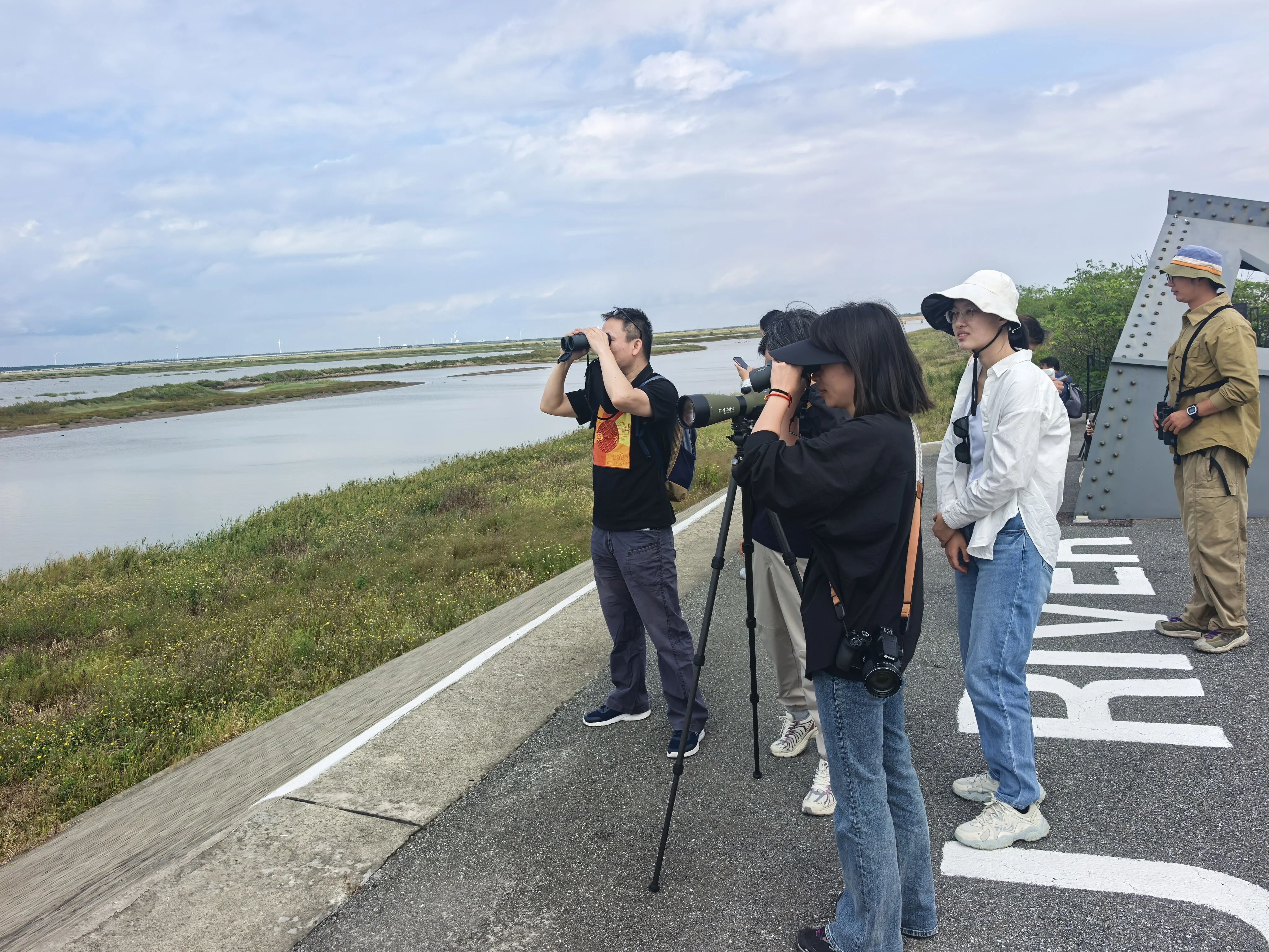Chongming Holds Bird-Watching Event at Dongtan Reserve
