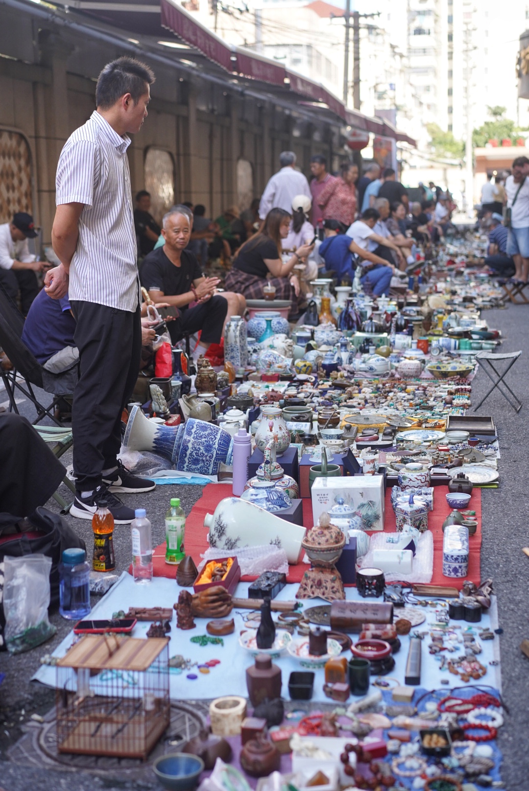 [Hai Guide] Shanghai's Huge Antique Market: Yunzhou Curio City