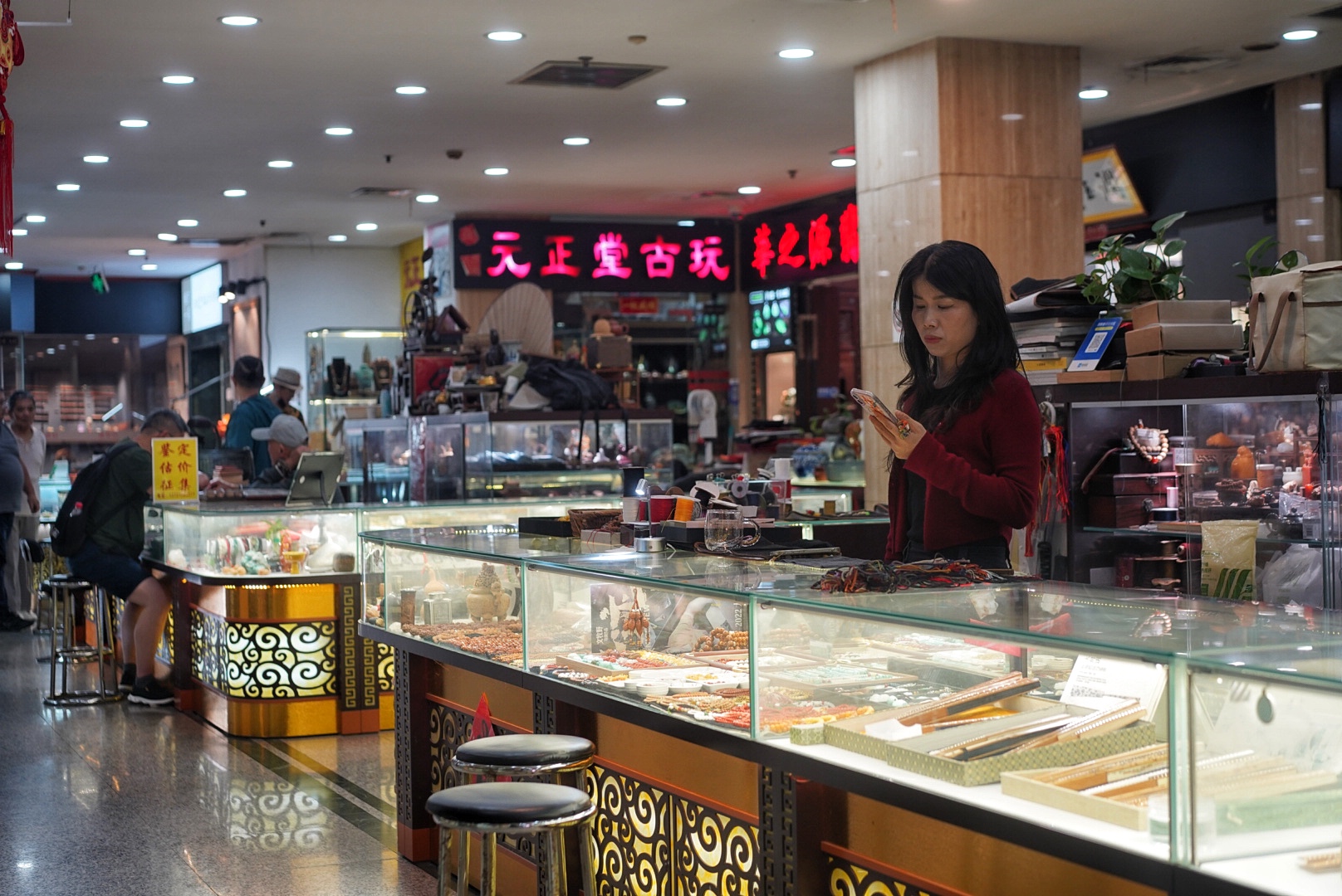 [Hai Guide] Shanghai's Huge Antique Market: Yunzhou Curio City